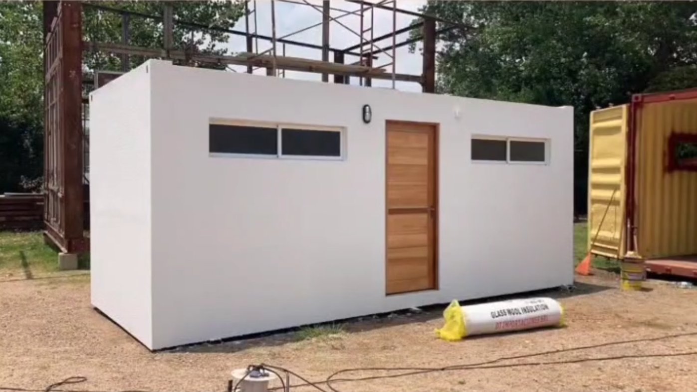 Vestuario modular en contenedor para obras y empresas en Uruguay