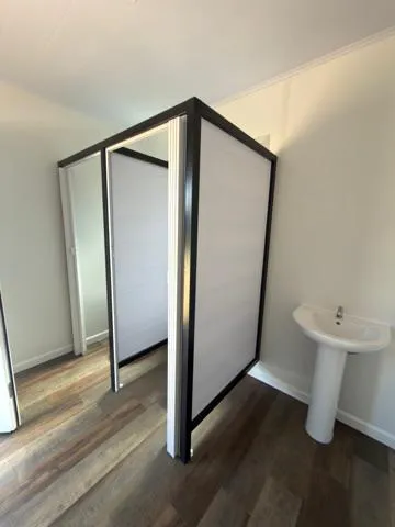 Vestuario — Solo Baños — imagen 2